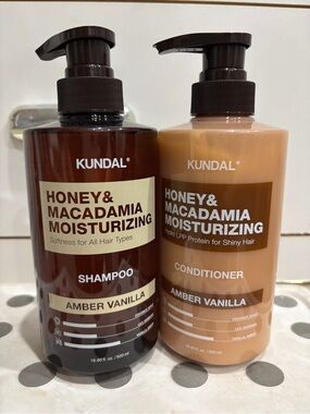 KUNDAL Honey & Macadamia Moisturizing Shamp00 &  Condition3r - Amber Vanilla -